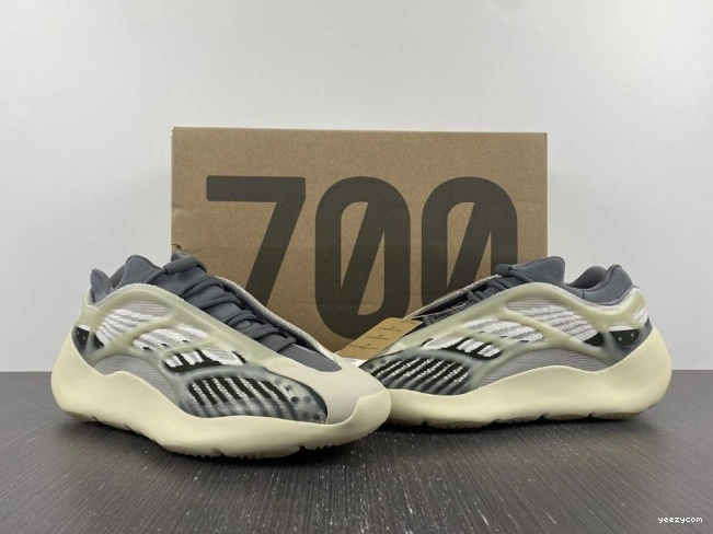 Fade ID1674 Yeezy V3 700 Salt Adidas 0924
